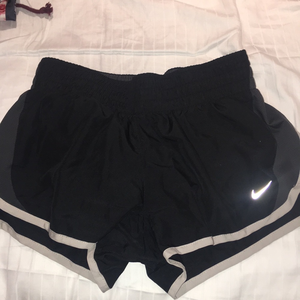 Nike shorts (barely worn)
